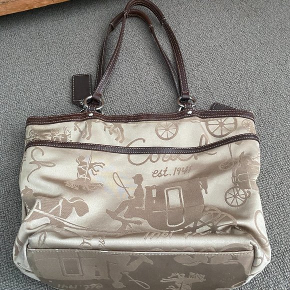 VINTAGE COACH HORSE AND CARRIAGE TOTE BAG - BROWN LEATHER TRIM - BAG CHARM - Picture 7 of 9